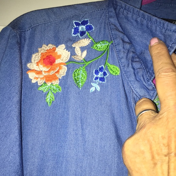 Andree top button front denim blue with floral embroidery long sleeves L - Picture 4 of 6